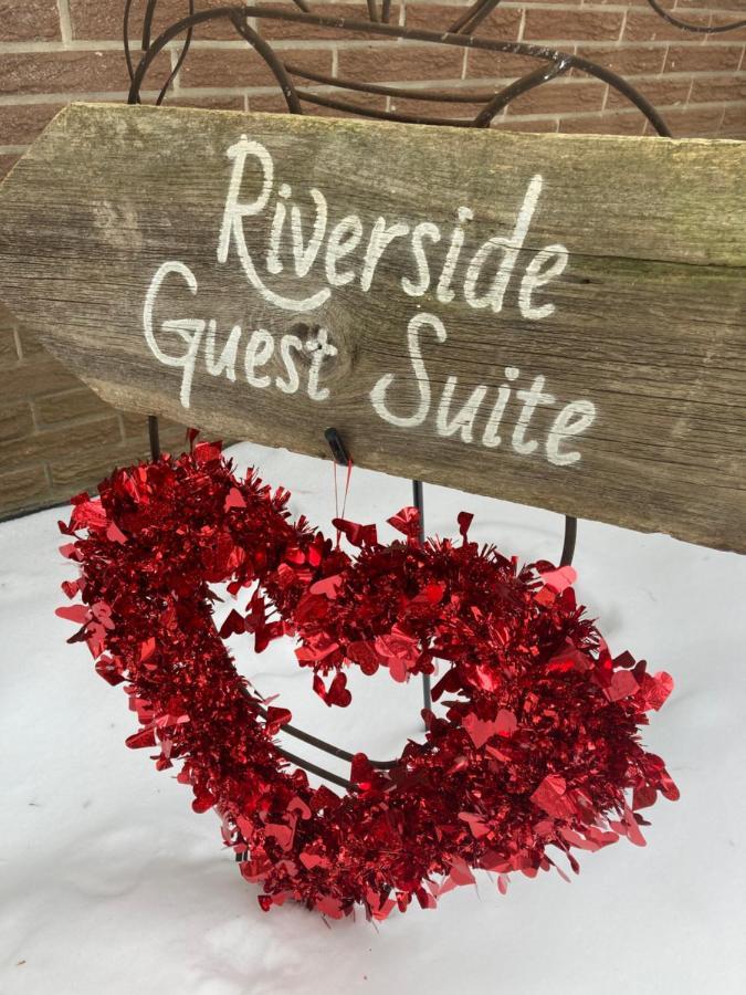 Romantic Riverside Suite In Elora Exterior photo